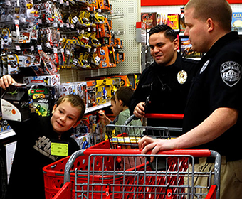 UTSA Police Lend San Antonio Children a Holiday Helping Hand 