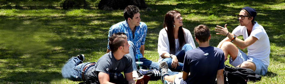 UTSA students having a group discussion