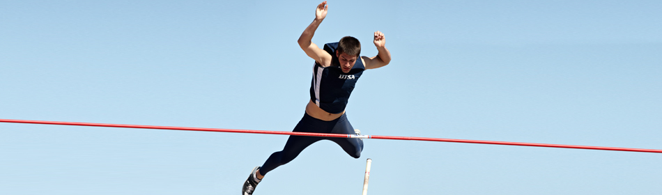 UTSA pole vaulter