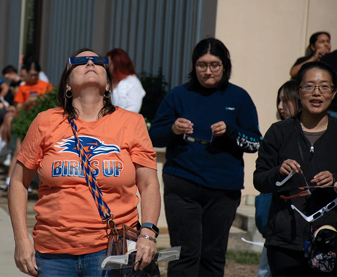 Classes at UTSA to be suspended for two hours during April eclipse