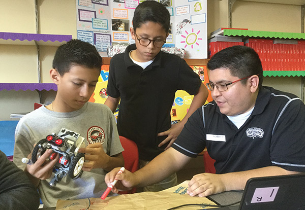 The UTSA Academy for Teacher Excellence, along with the College of Engineering and the Center for Civic Engagement, helped to provide service learning opportunities for 34 students in Dr. Pranav Bhounsule’s Fundamentals of Robotics course.