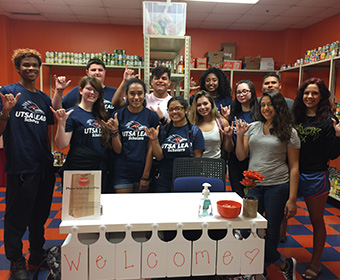 Incoming UTSA freshmen give back to fellow Roadrunners