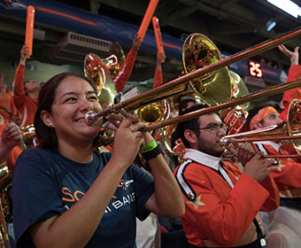 Spirit of San Antonio embraces tradition at UTSA Homecoming