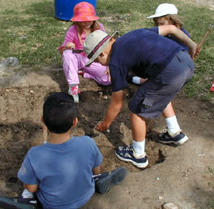 kids digging