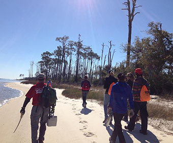 UTSA students, staff will volunteer in San Antonio and Mississippi over spring break.
