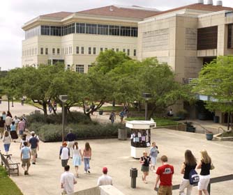 wo UTSA professors receive grants to support innovative top-tier research