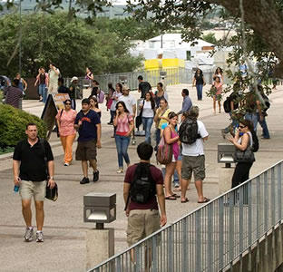 Main Campus paseo