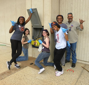 UTSA volunteers