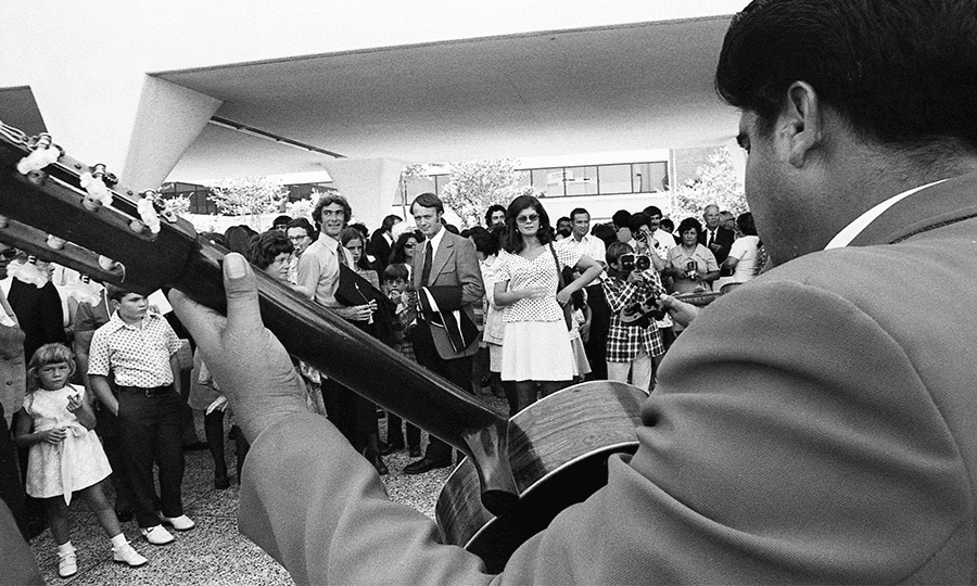 Graduates and guests watch mariachis perform after the ceremonies, a UTSA tradition that still endures.