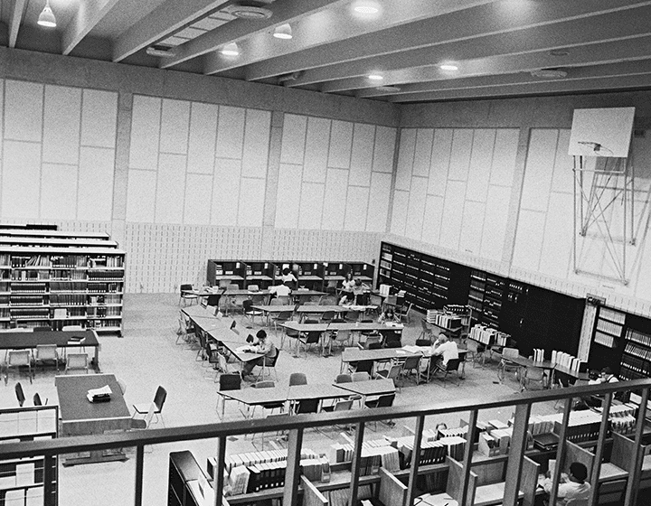 A bird’s-eye view of the library temporarily set up in UTSA’s gym.