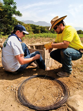 UTSA Engineering students in Peru
