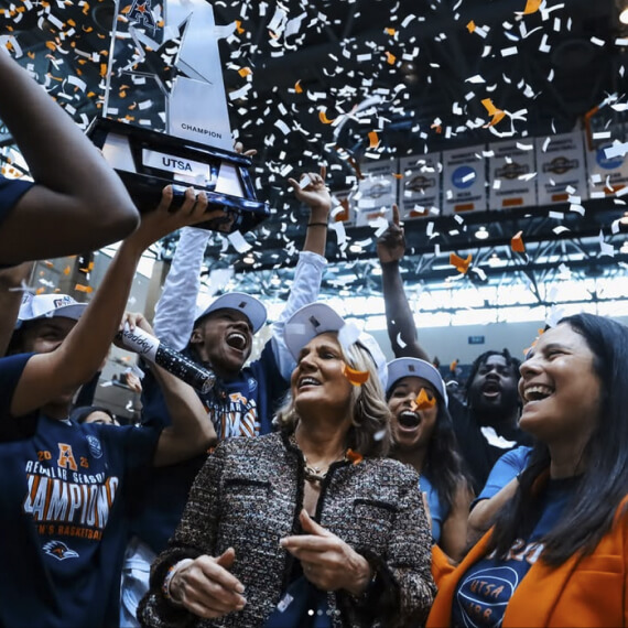UTSA celebrating their Women's Basketball Champions