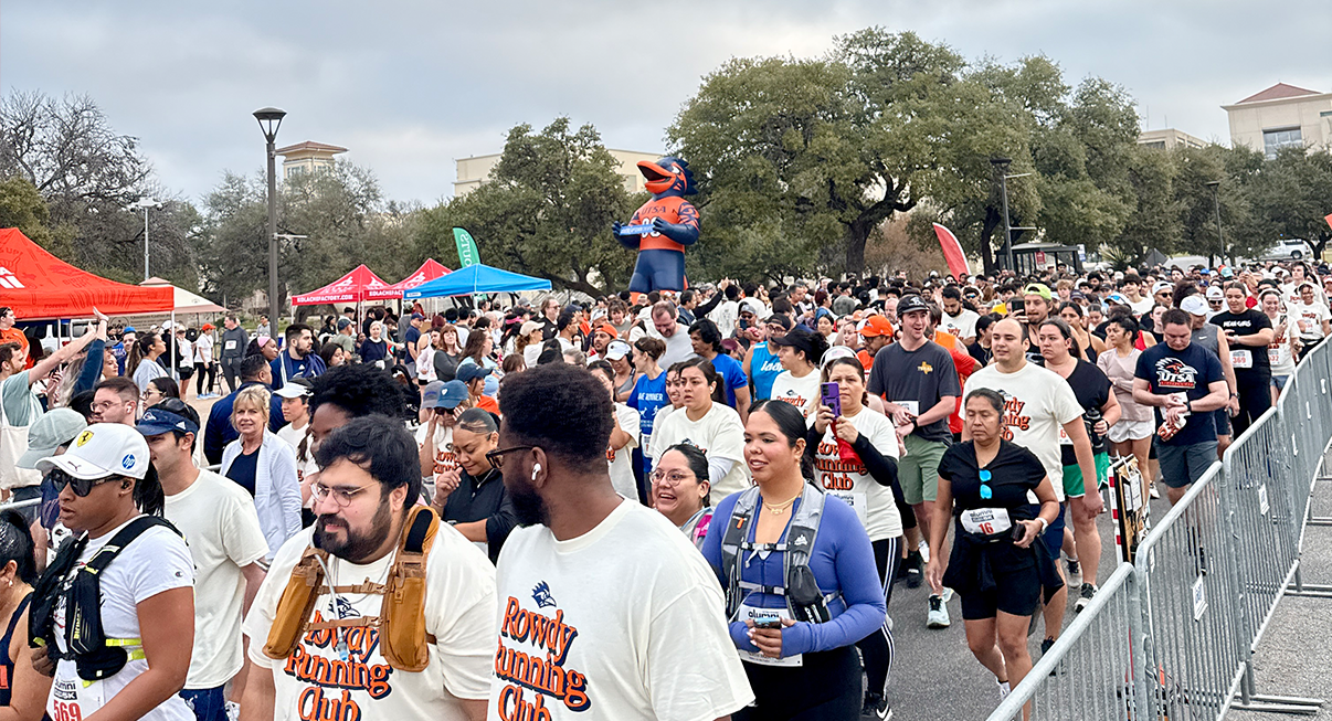 UT San Antonio Alumni Diploma Dash