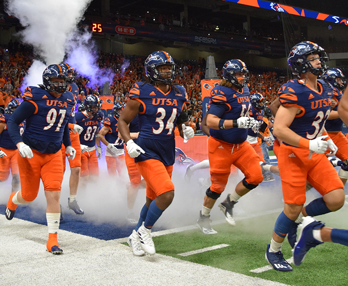 UTSA football running into field