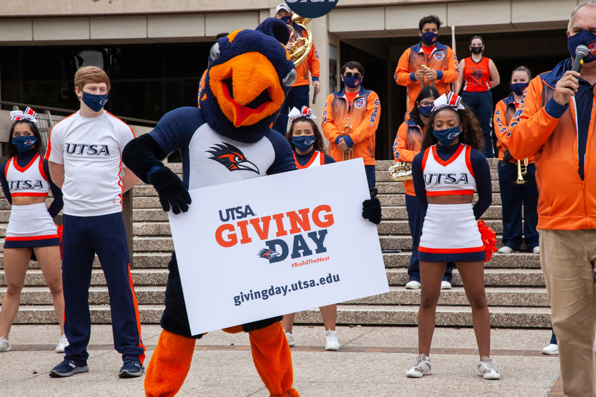 UTSA rowdy mascot