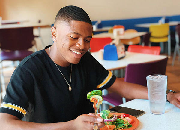 UT San Antonio athlete eating