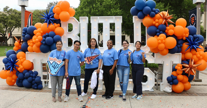 UT San Antonio empoyees celebrating giving day