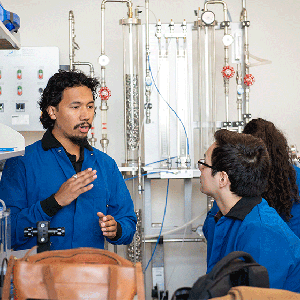 Professor of science teaching UTSA students