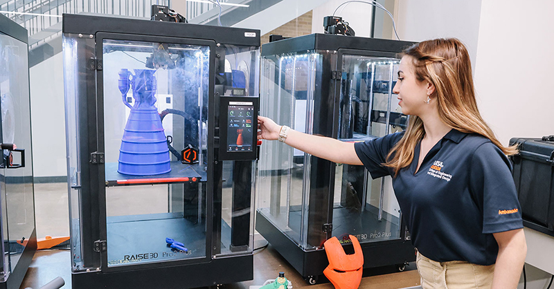 Student using 3d printer