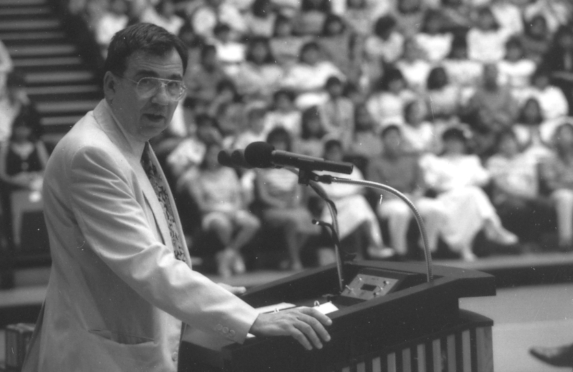 Manuel P. Berriozábal lecuring his students