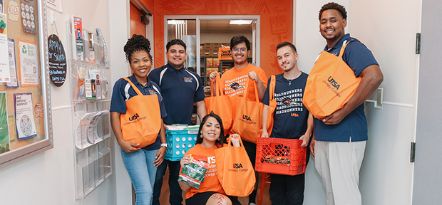 Students using Whataburger food pantry