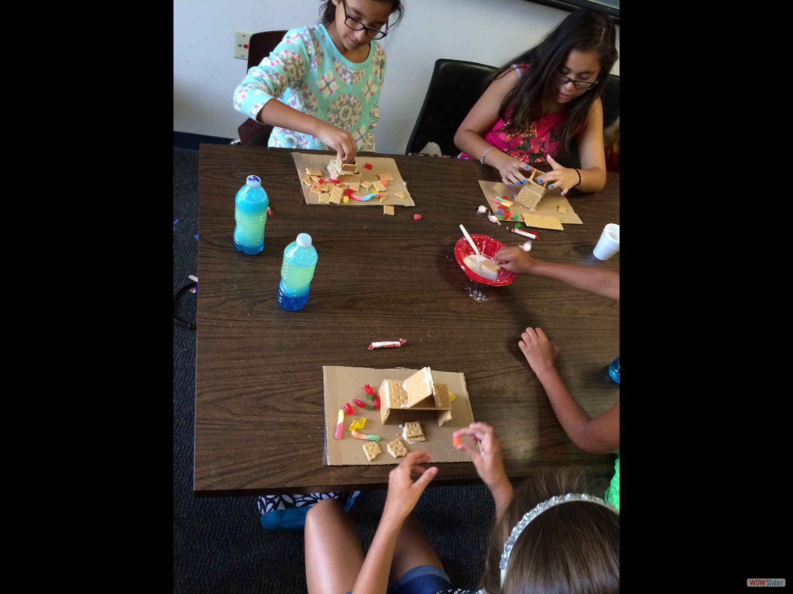 Kids built their own pyramids out of graham crackers and gummy candies. 