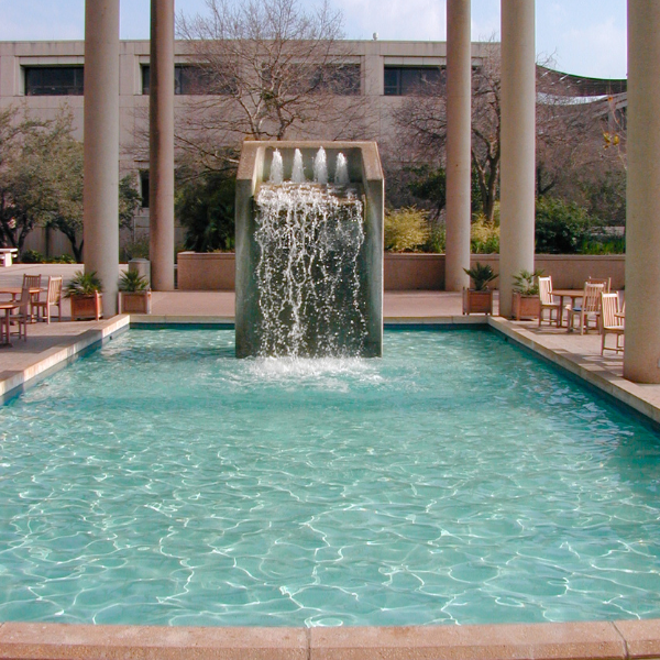 The UTSA Sombrilla fountain flowign with clear blue water