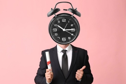 Person with a suit and a clock as his head
