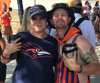 Tailgate wedding combines love of UTSA Football, marital bliss