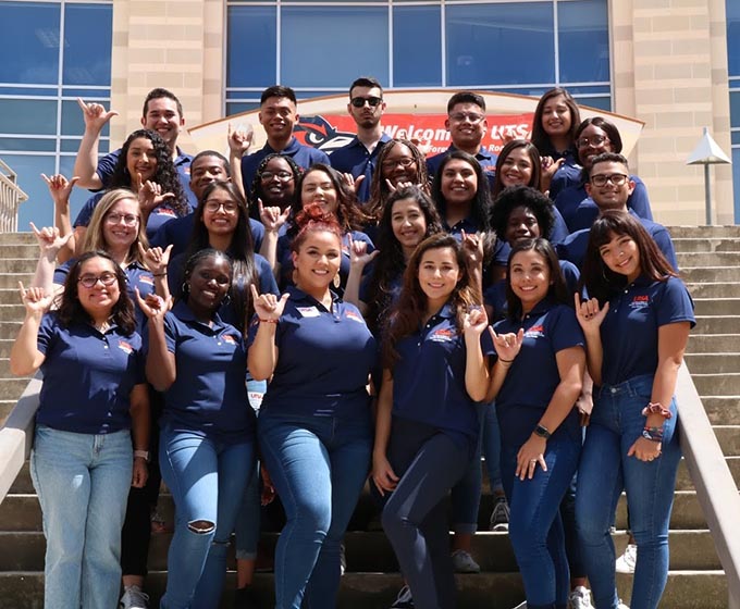 UTSA center recognized as national model for first-gen and transfer students