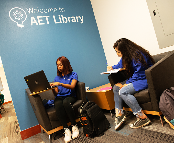 When nation’s first bookless library on a college campus opened at UTSA