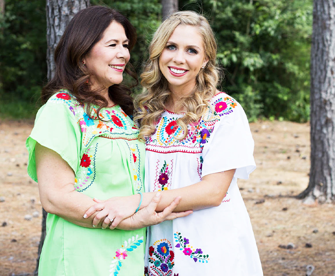 Mother and daughter alumnae share a passion as bilingual educators