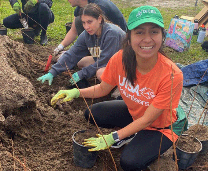 UTSA students give back to communities through spring break program