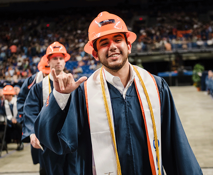 Traditions help UTSA graduates stand out at Commencement