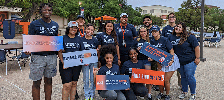 Roadrunner volunteers to uplift San Antonio during UTSA Day of Service