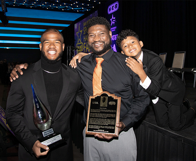 UTSA basketball great Devin Brown enshrined in San Antonio Sports Hall