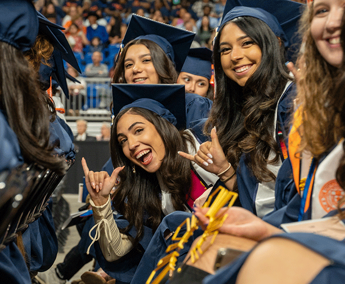 Traditions help UTSA graduates stand out at Commencement