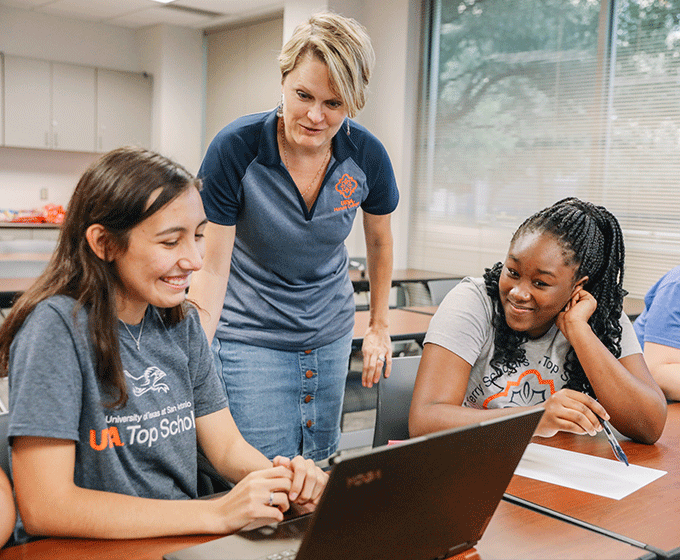 Honors College boasts record growth, expands on-ramps for students to gain honors education at UTSA