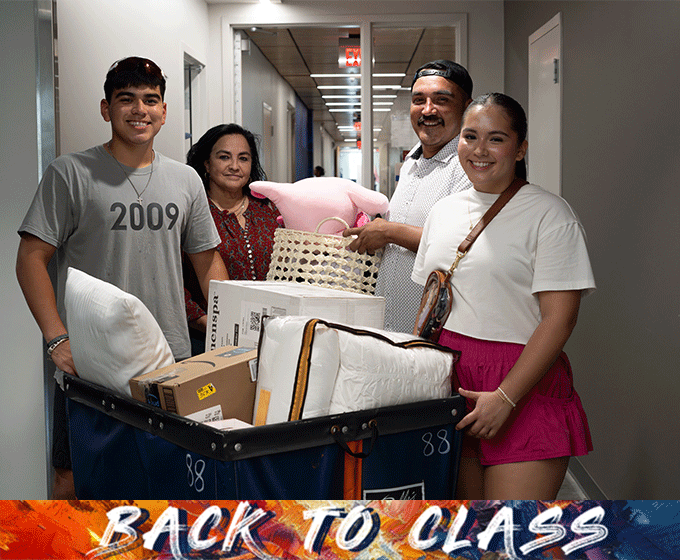 Bold Scholars among students moving in to UTSA residence halls this week
