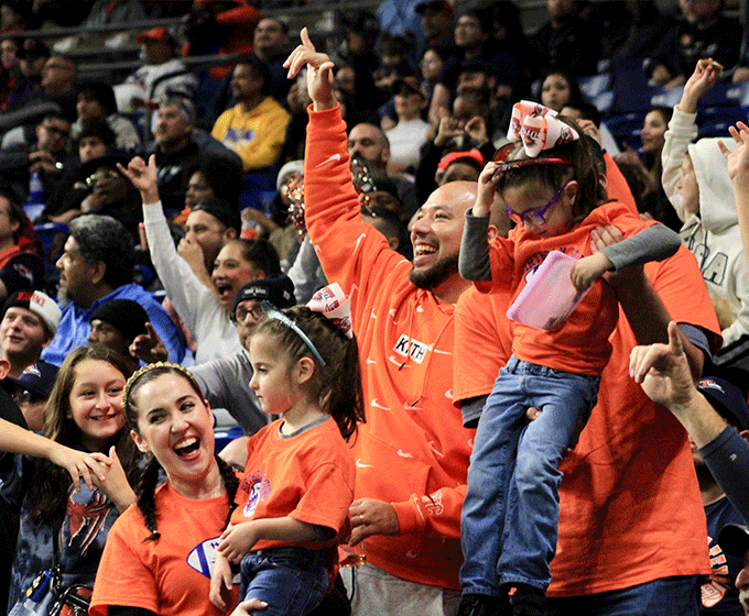 UTSA to host North Texas, honor veterans at tonight's game
