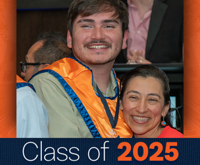 Record number of UTSA Honors College students graduate today